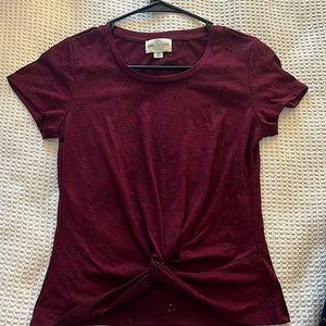 XS burgundy short sleeve shirt. Brand is Jun&Ivy.